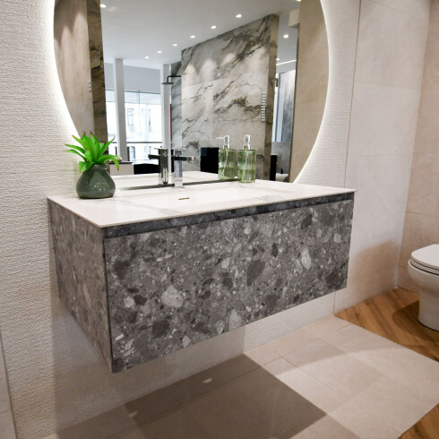 MUEBLE GRIS TIPO PIEDRA CON MESADA MARMOLADA - 89.2X51.9X35 GRIS
