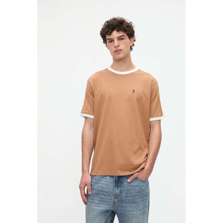 Remera Holst Tostado