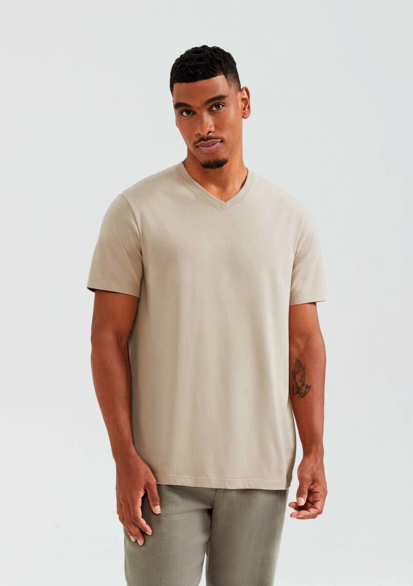 CAMISETA BÁSICA MANGA CORTA CUELLO EN V - BEIGE 