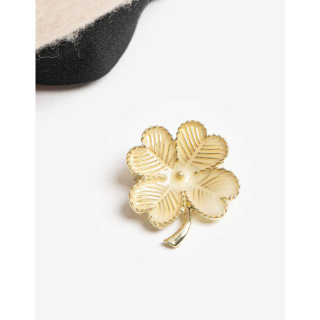 Boina Con Aplique Blanco Crudo