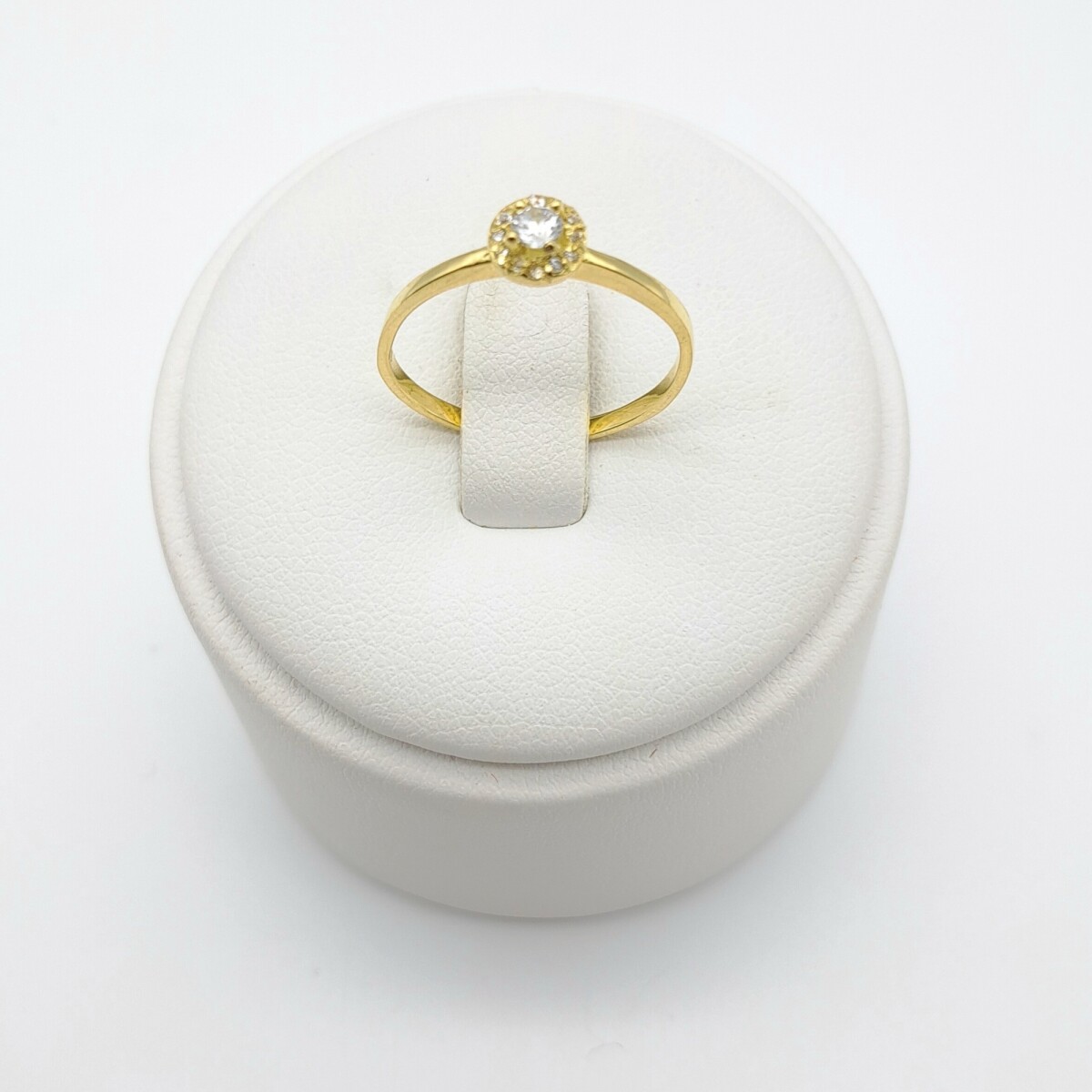 Anillo de oro 18 ktes con circonia. 