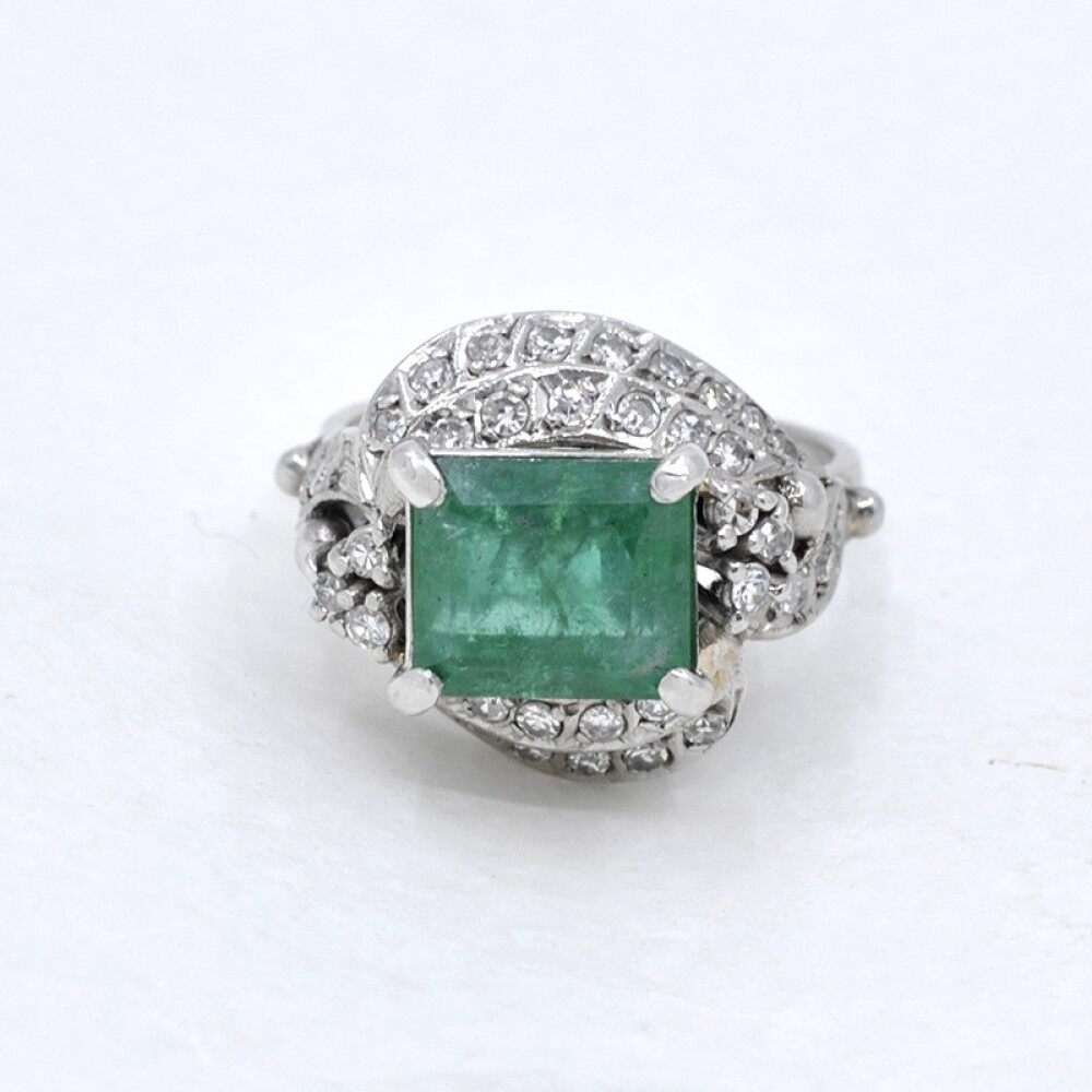 Anillo En Oro 18K, Esmeralda Y Brillantes Anillo En Oro 18K, Esmeralda Y Brillantes