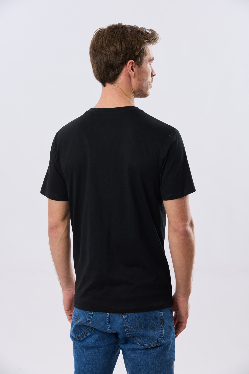 REMERA BÁSICA V DE ALGODÓN Negro