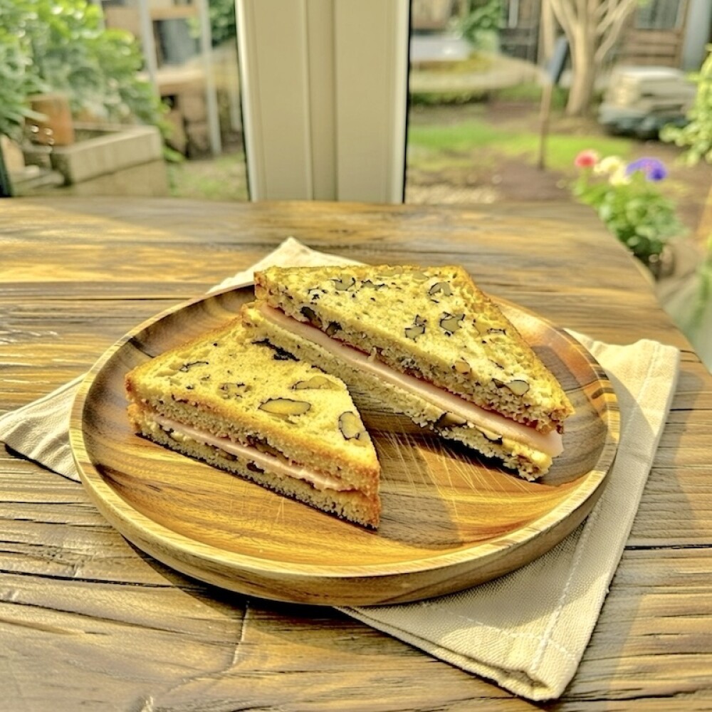 2 Sándwiches de Lomito en Pan de Budín de Nuez 2 Sándwiches de Lomito en Pan de Budín de Nuez