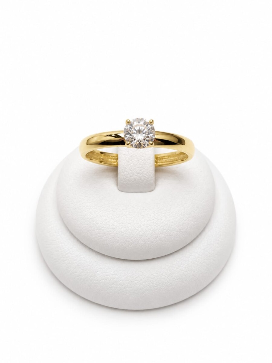 Anillo solitario con Zirconia central 