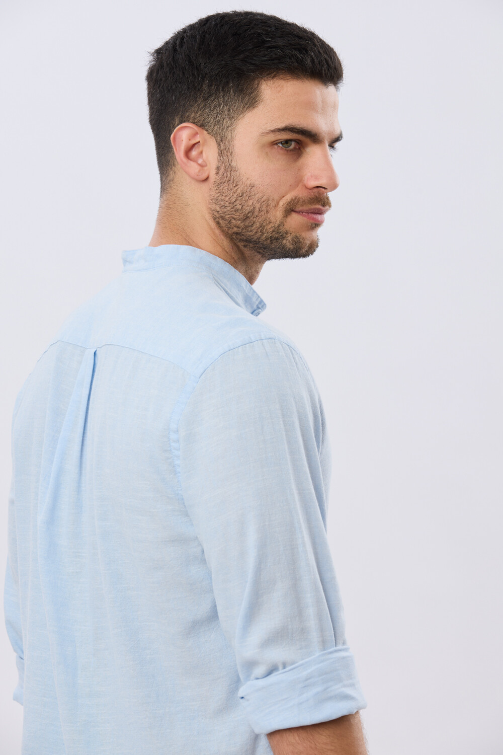 CAMISA LISA DE LINO CUELLO MAO Celeste