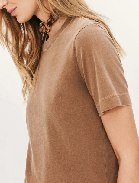 CAMISETA MANGA CORTA MARRÓN