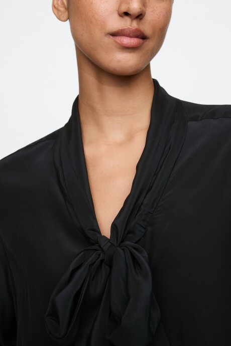 Blusa Con Moña Mujer True Black