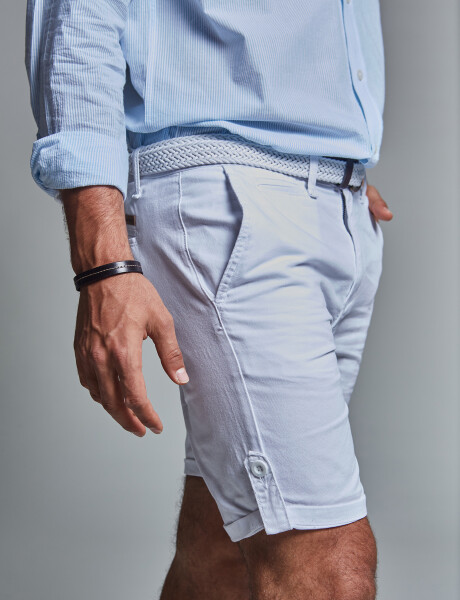 Bermuda con cinturon blanco