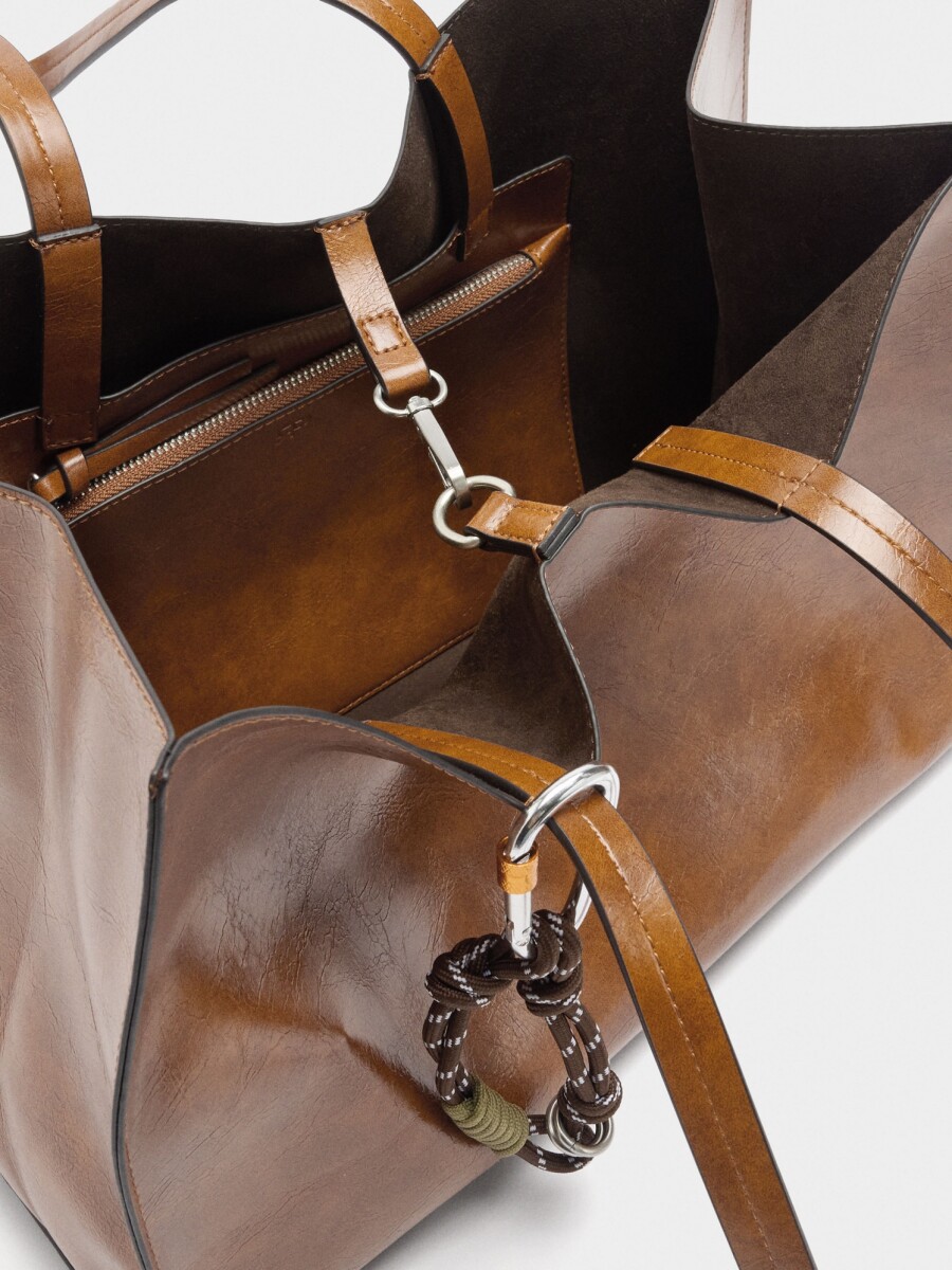Bolso Shopper Con Colgante camel