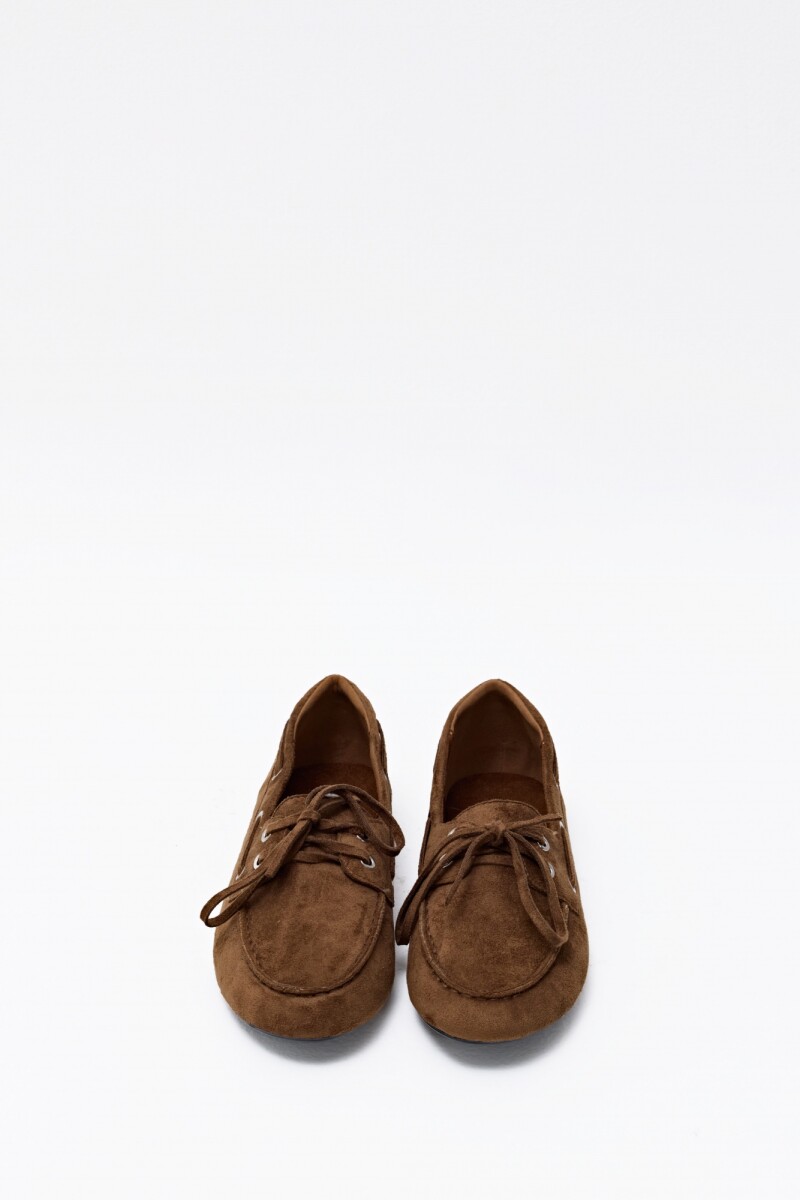 Mocasín acordonado tostado