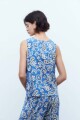 Blusa con estampa floral azul francia