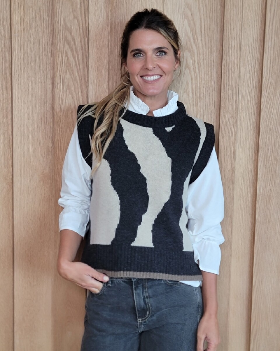 Chaleco Farm - Charcoal Arena 