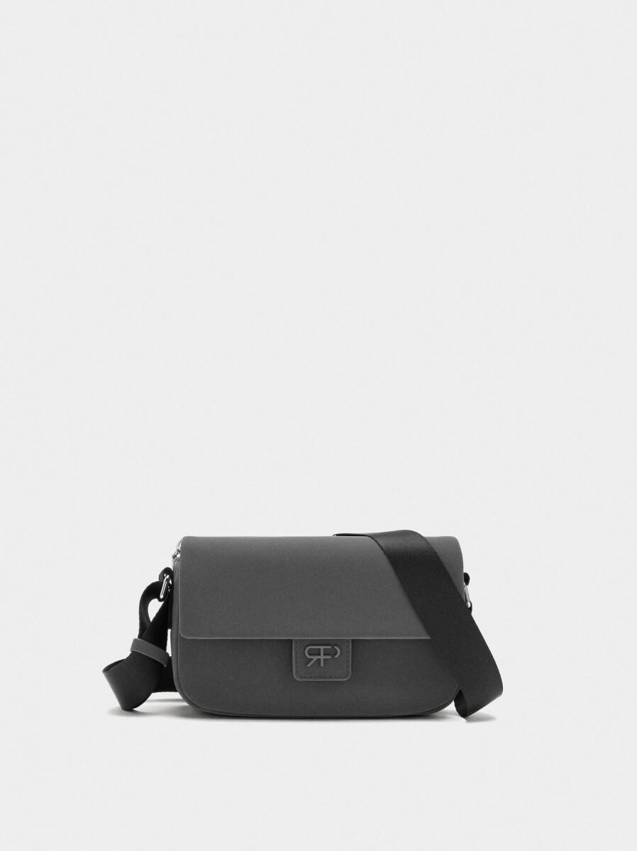 Bolso Bandolera Con Solapa Textura Suave - gris 