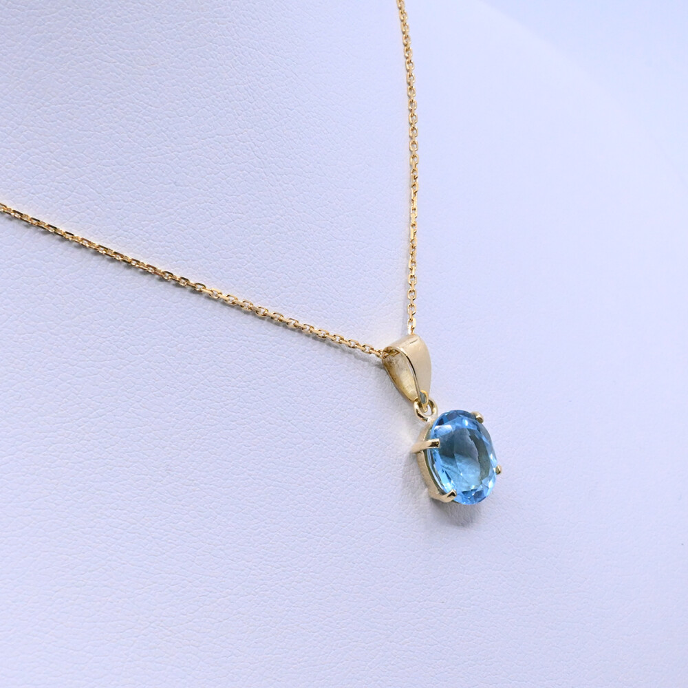 Colgante oro 18k con topacio oval engarce 4 puntas. Colgante oro 18k con topacio oval engarce 4 puntas.