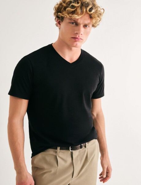 CAMISETA BÁSICA WORLD CUELLO EN V NEGRO