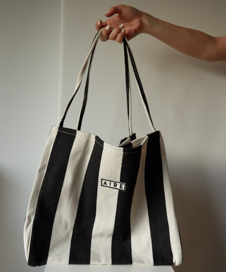 MAXI BOLSO RAYAS BLANCO Y NEGRO