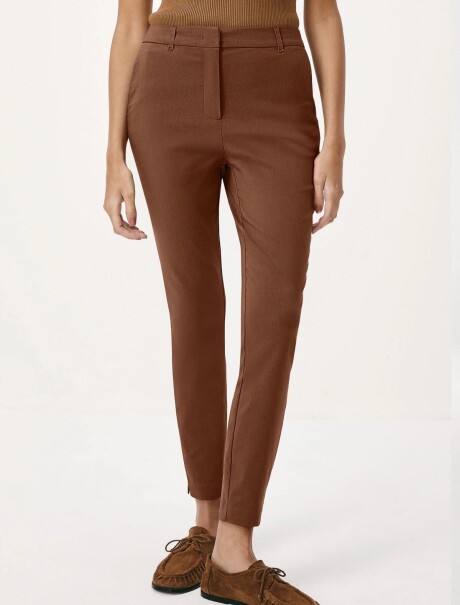 PANTALÓN BÁSICO SASTRERO MARRÓN