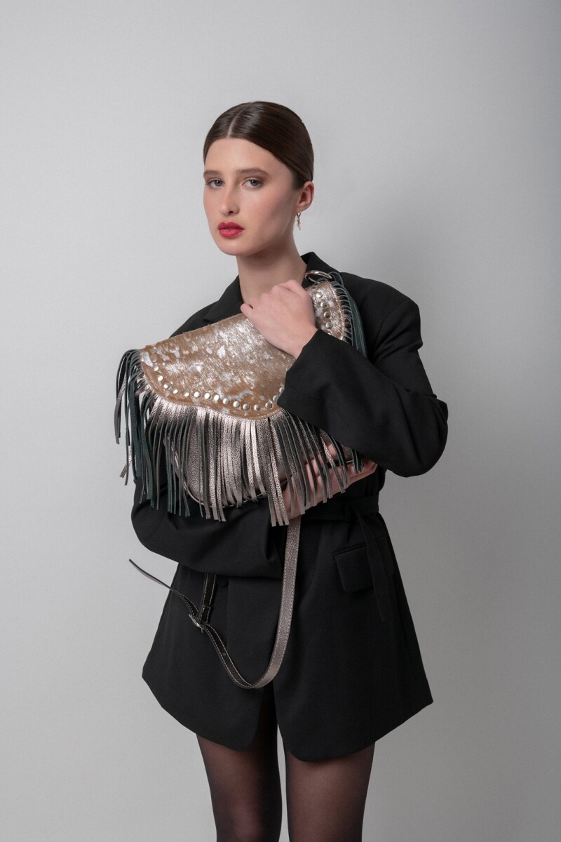 Cartera con solapa y flecos Cartera con solapa y flecos