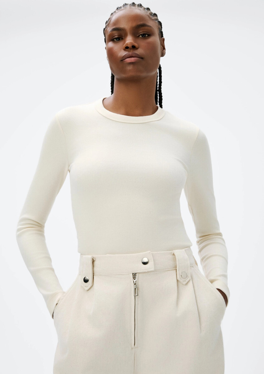 CAMISETA BÁSICA EN TELA ACANALADA - BEIGE 