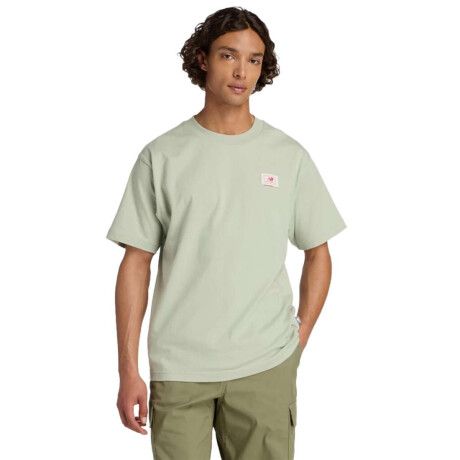 Remera New Balance Woven Label Verde