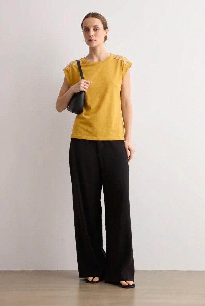 Remera puntilla de broderie - maiz 