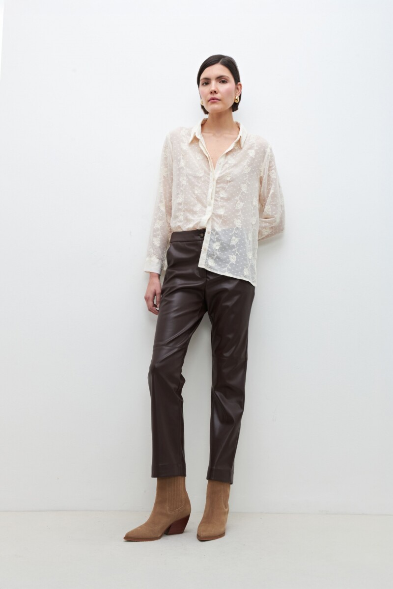 Camisa plumetti bordado floral crudo
