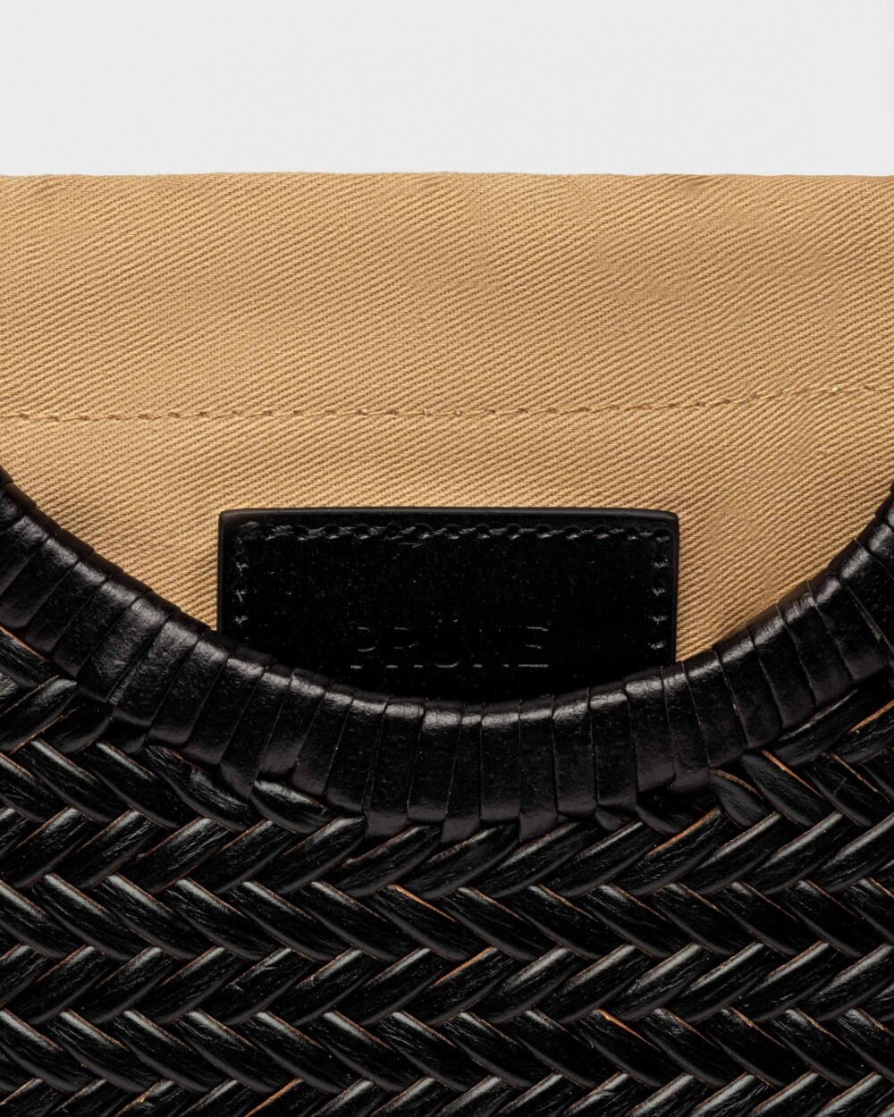 Bolso Ipanema en cuero curtido natural Negro