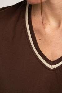 Remera Escote V Algodón Chocolate