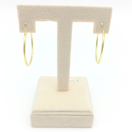Par de aros de plata 925 con baño de oro amarillo. Par de aros de plata 925 con baño de oro amarillo.