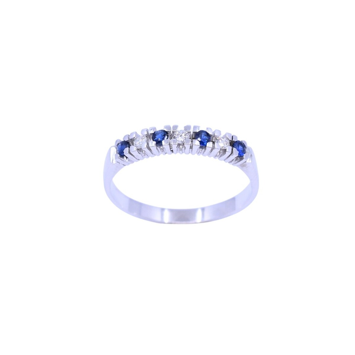 Anillo oro 18 k blanco con zafiros azules y brillantes. 