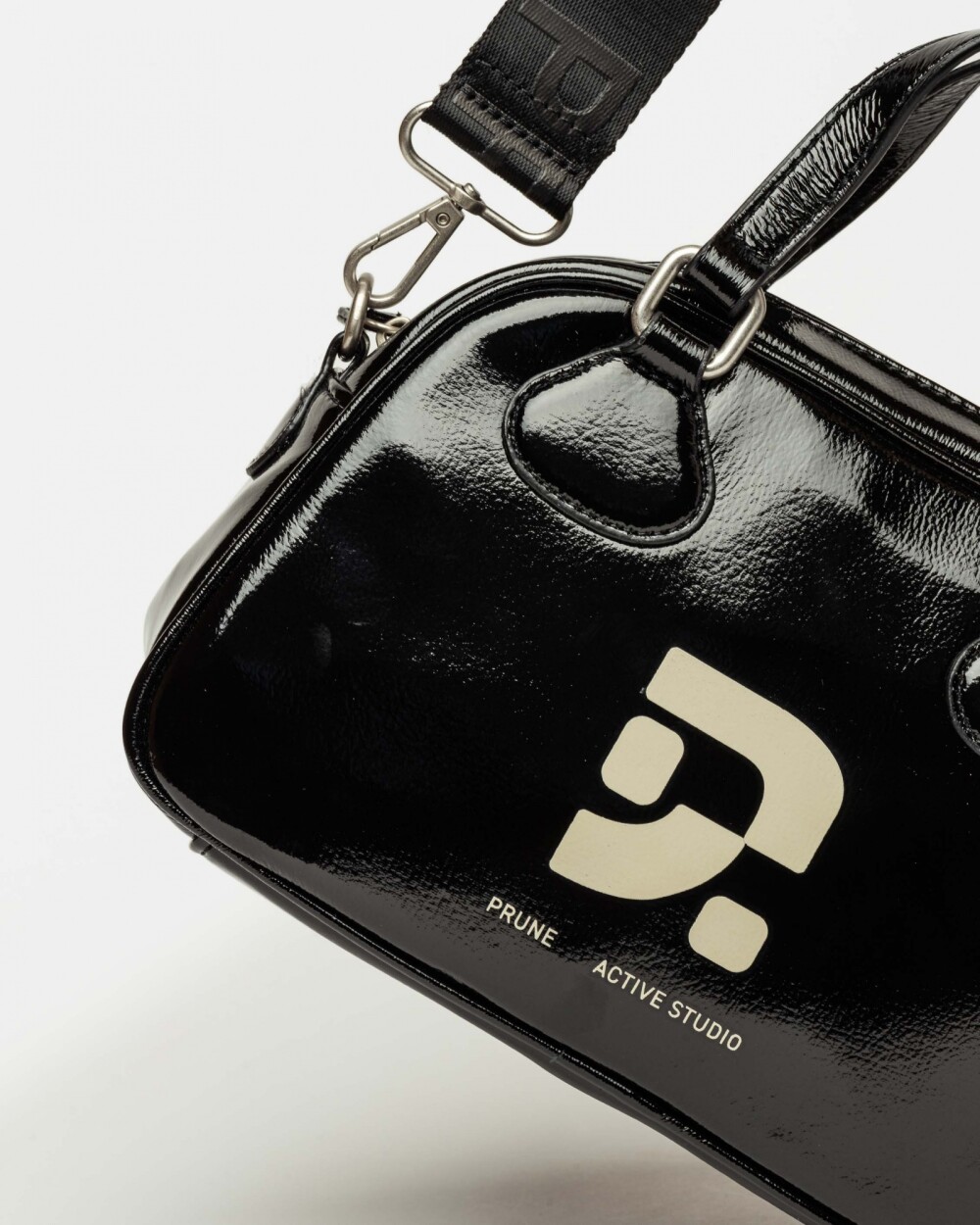 Mini bag Active Studio en efecto charol arrugado Negro