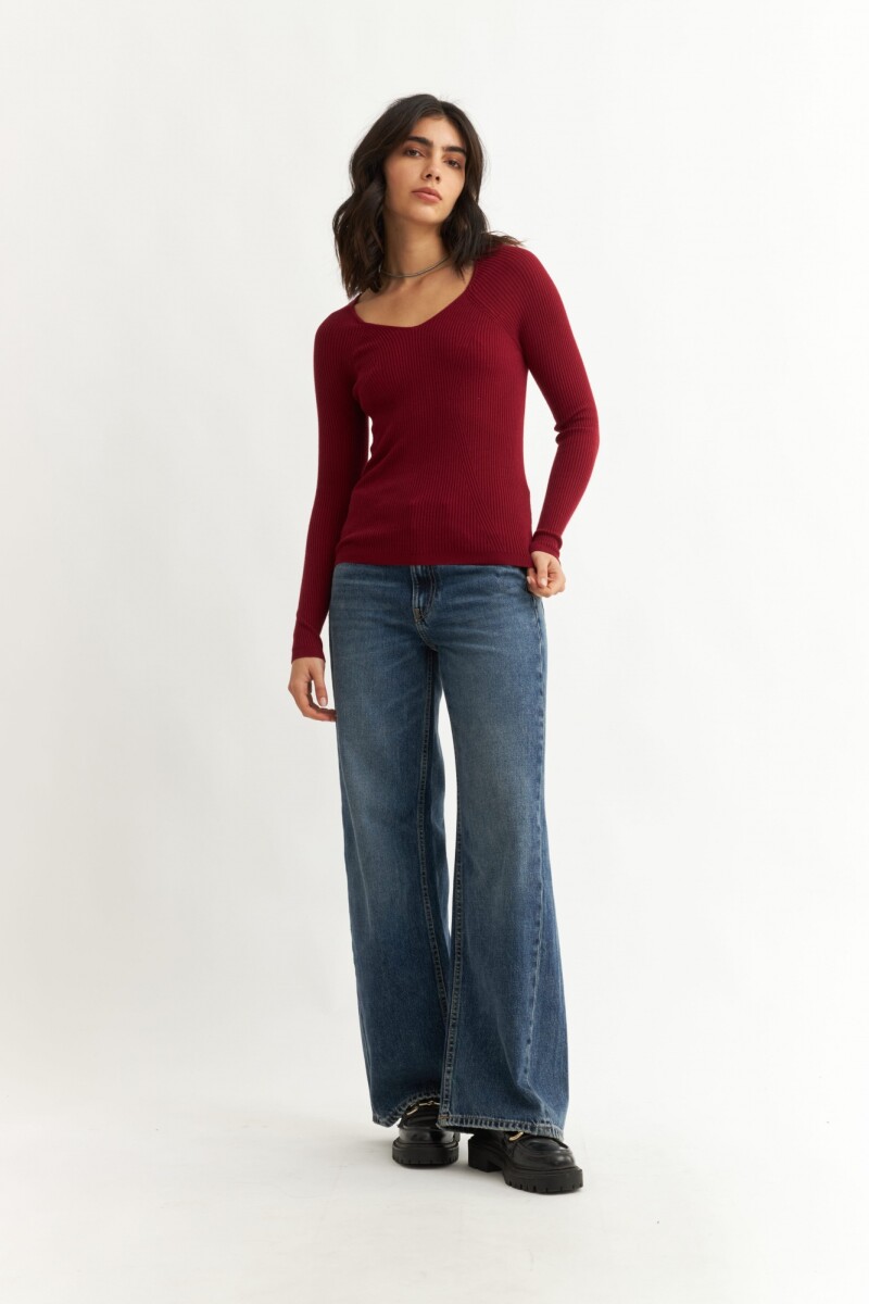 Sweater escote corazón BORDO