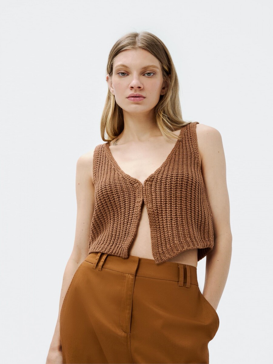 MUSCULOSA EN PUNTO TEXTURIZADO - MARRÓN 