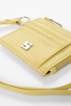 Tarjetero con strap granulado lima