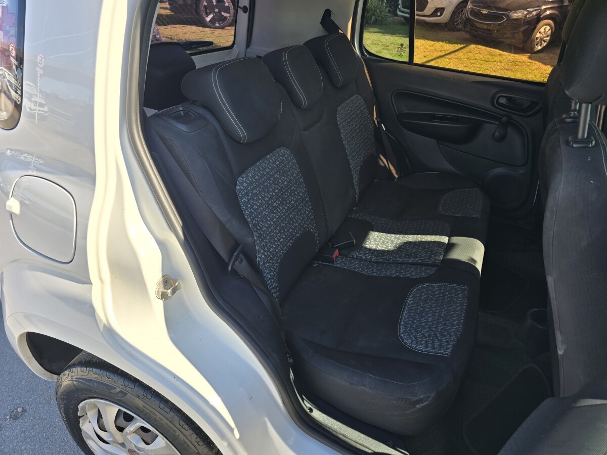 Fiat Uno Attractive 1.4 Extra Full | Permuta / Financia Fiat Uno Attractive 1.4 Extra Full | Permuta / Financia