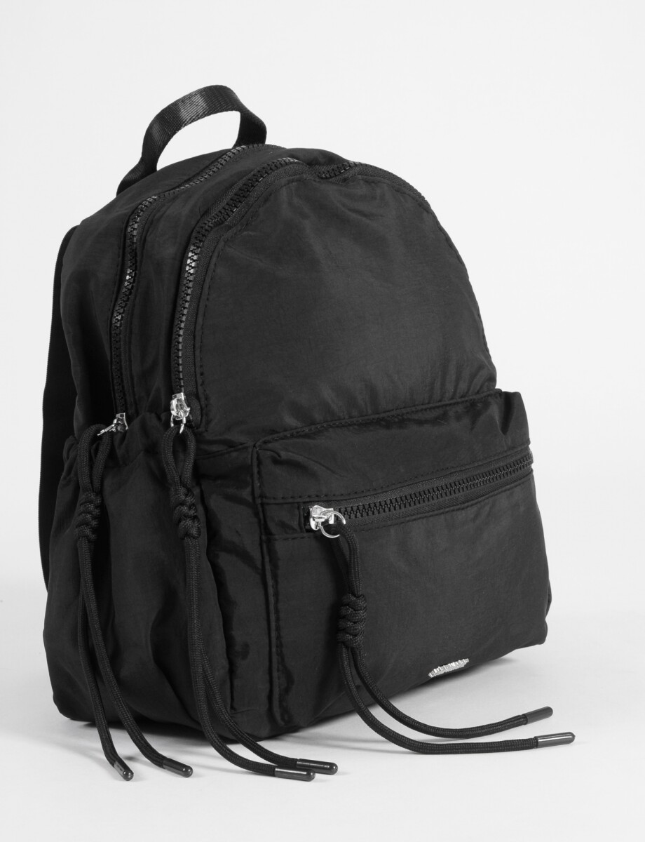Mochila mediana cierres con strap carry - negro 