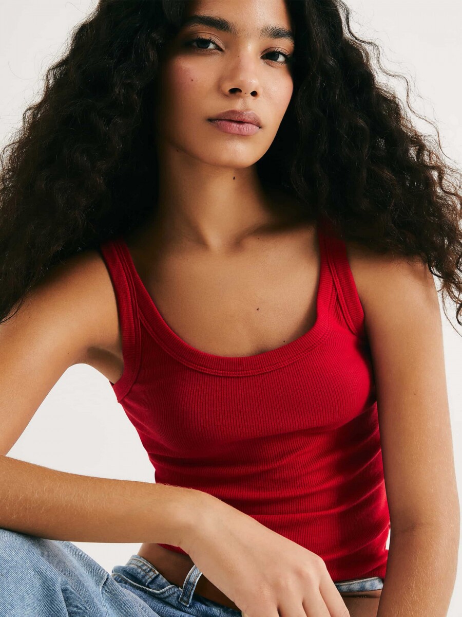 MUSCULOSA BÁSICA - ROJO 