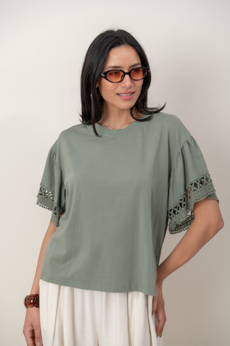 REMERA DHARA - Verde Seco 