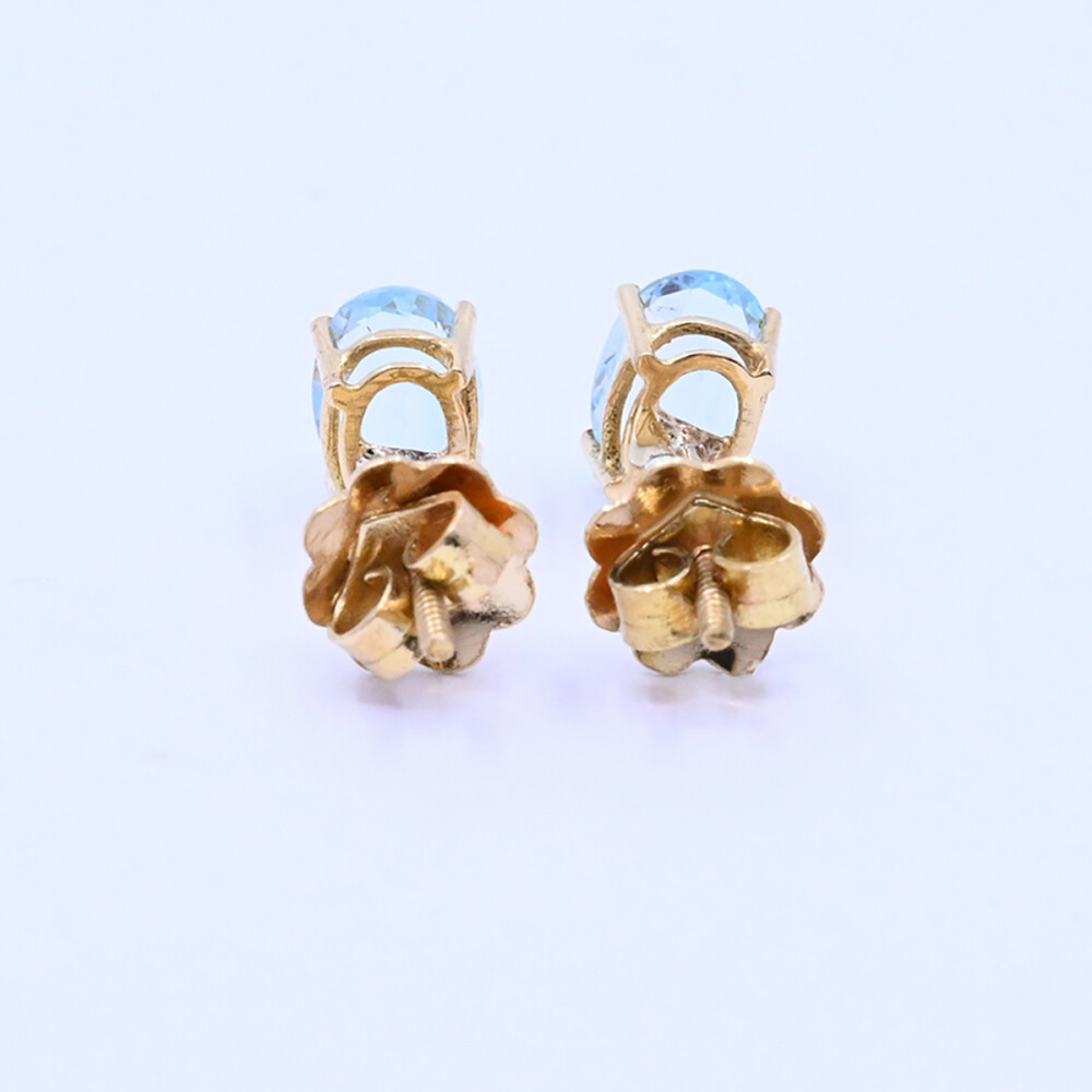 Caravanas oro 18k con topacios celestes oval. Caravanas oro 18k con topacios celestes oval.