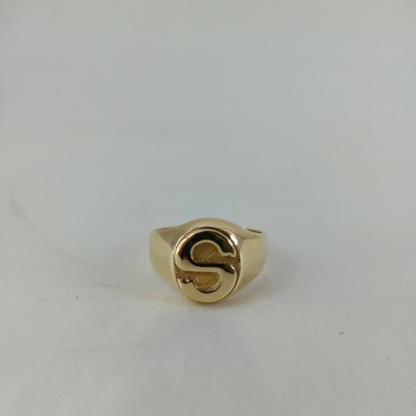 Anillo sello Inicial Oro 18 kilates Anillo sello Inicial Oro 18 kilates