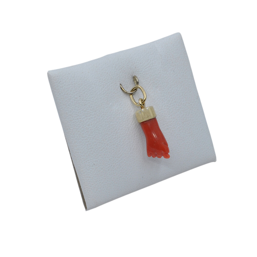 Dije manito de coral y oro 18k Dije manito de coral y oro 18k