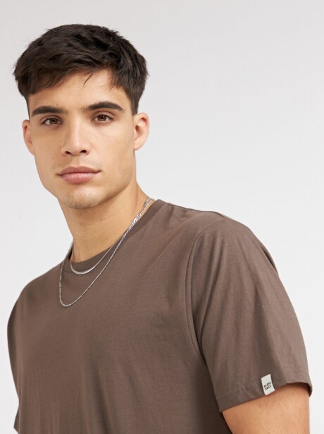 REMERA OLEN MARRON