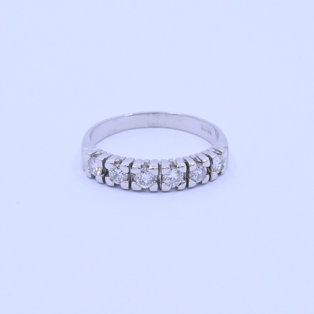 Anillo medio sin fin oro 18k blanco con brillantes engarce 4 puntas Anillo medio sin fin oro 18k blanco con brillantes engarce 4 puntas