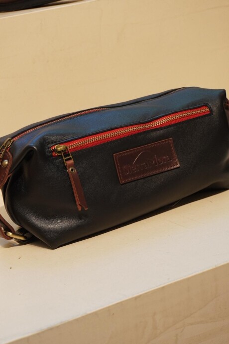 Necessaire de Cuero Negro Red Zip