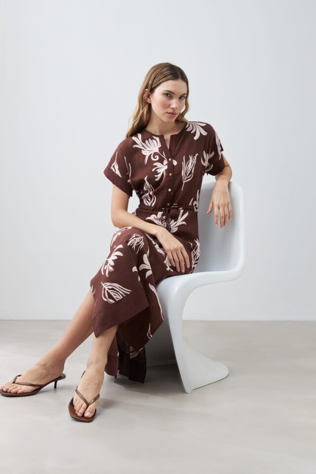 Vestido estampado floral chocolate