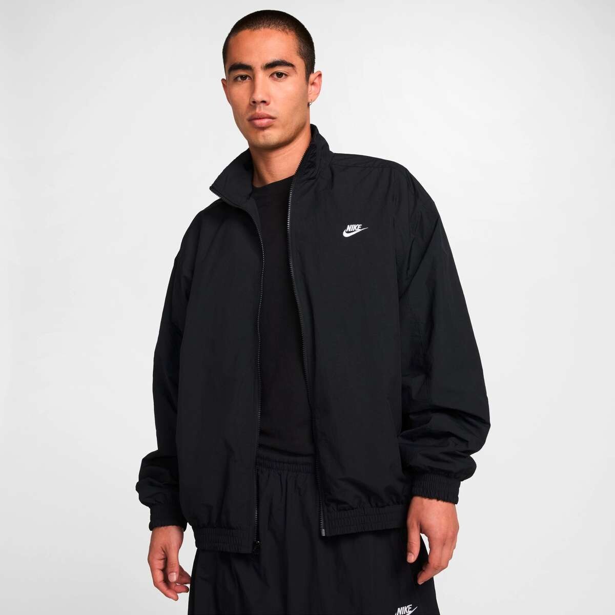Campera Nike Club de Hombre - negro 