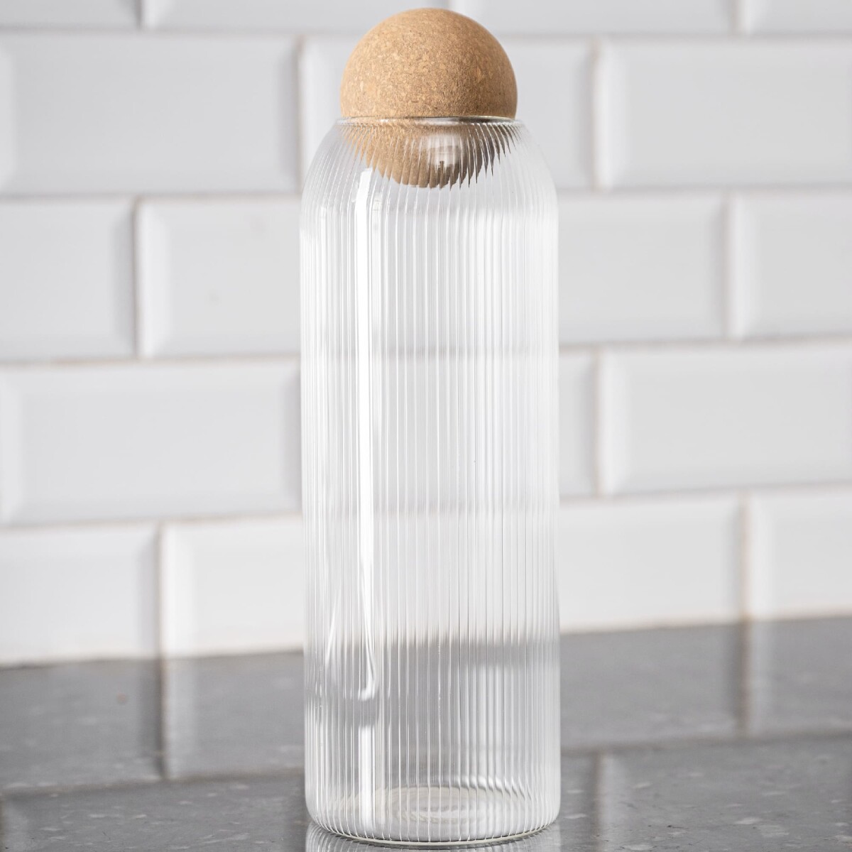 Botella de vidrio acanalada con tapón esférico de corcho 1300ml 