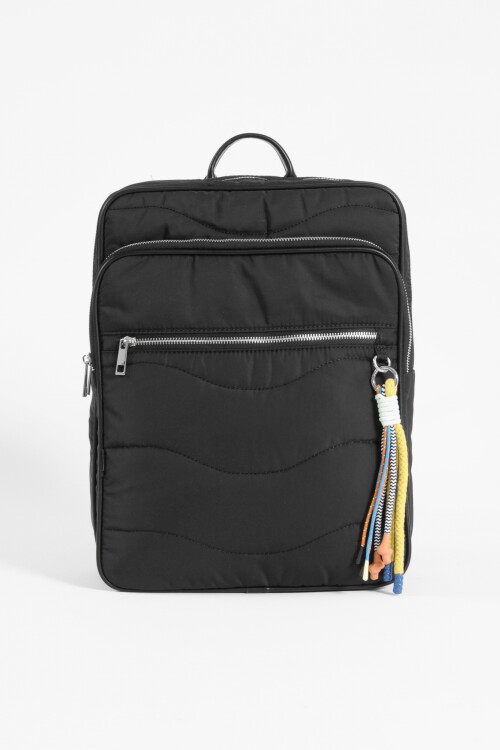 Mochila porta laptop pespunte con llavero negro