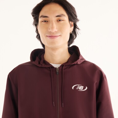 Campera Lifestyle New Balance de Hombre Trackside MJ62Y8SJYL BORDEAUX